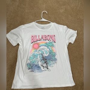 SUPER CUTE BILLABONG TSHIRT! BARLEY WORN